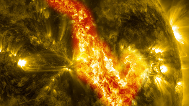 Photo NASA: Filament Eruption Creates 'Canyon of Fire' on the Sun