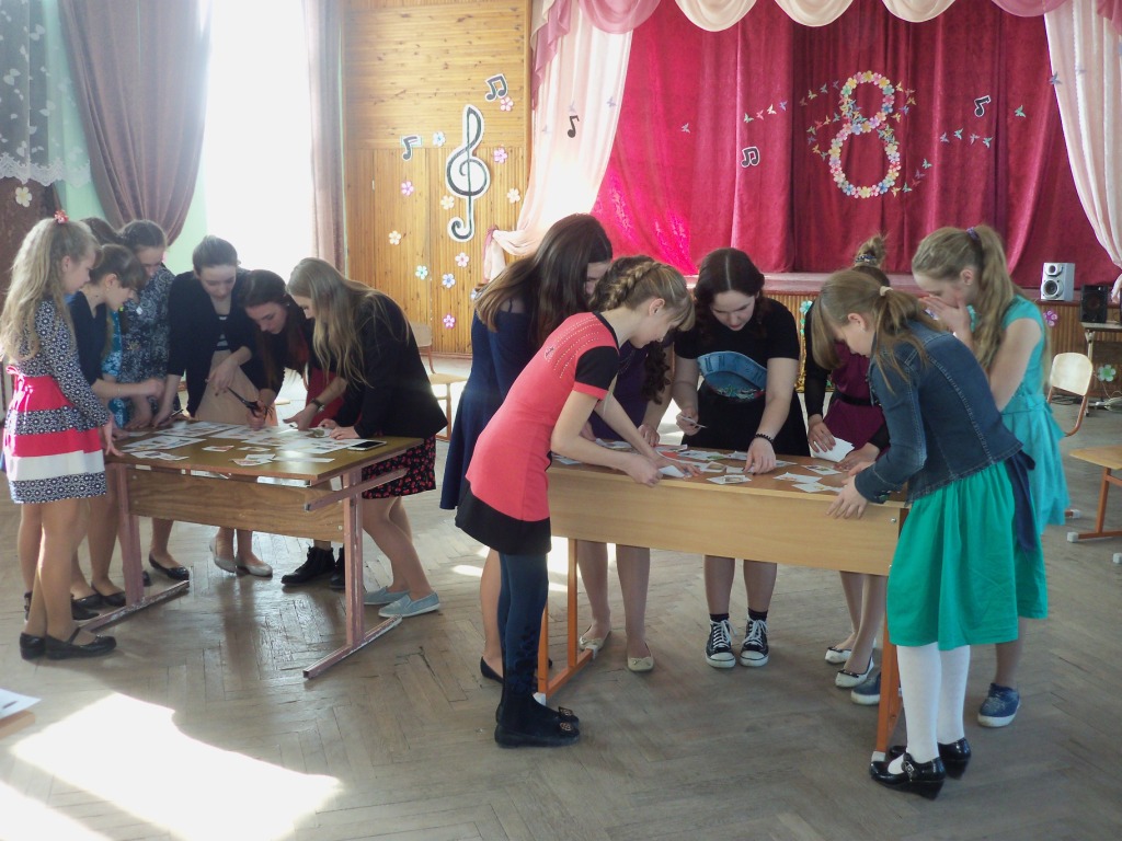 конкурсы на 23 февраля для мальчиков. а ну ка девочки конкурс в школе.