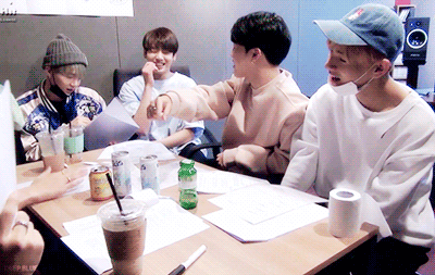 마이너스 손으로 유명한 남녀아이돌들.gif | 인스티즈