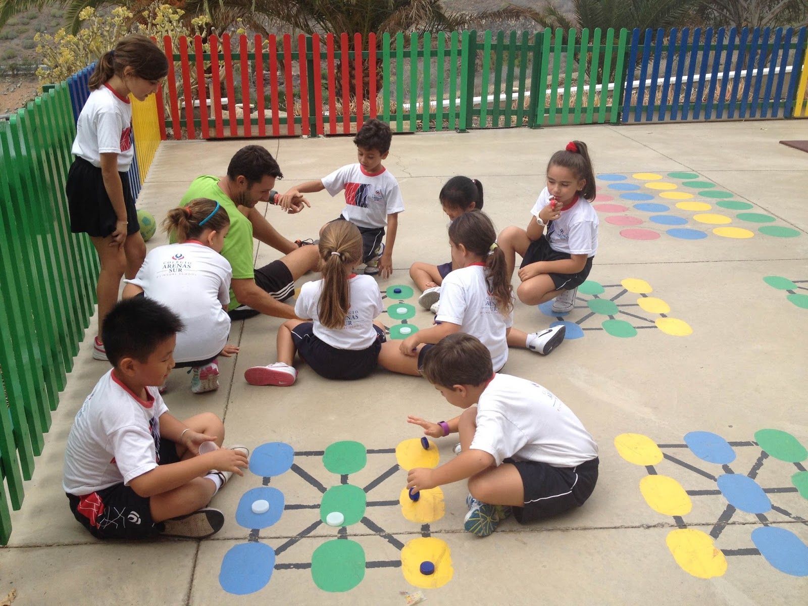 Trazos de colores DINAMIZACIÓN DE PATIOS JUEGOS TRADICIONALES