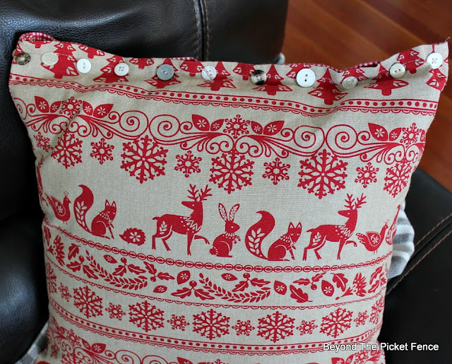 pillow, Christmas ideas, DIY, sewing, Christmas ideas, tea towels, Christmas decor, woodland, http://bec4-beyondthepicketfence.blogspot.com/2015/11/12-days-of-christmas-day-5-table-runner.html