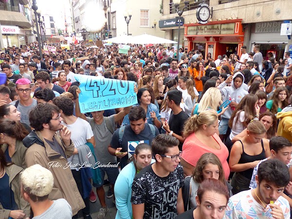 El Gobierno suspende la reválida El Gobierno suspende la reválida