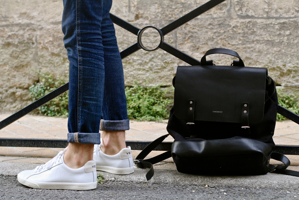 Blog-Mode-Homme_Preppy-Dandy_Veja-baskets-sneakers_sanqdevist_backpack-sac_gilet-cachemire_Malo_Casual-Briston