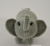 http://www.crochet-patterns-free.com/2015/09/crochet-elephant-free-crochet-elephant.html#more