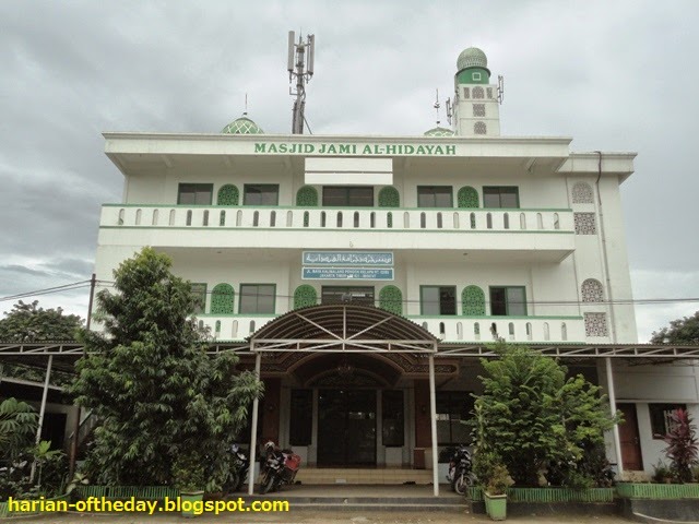 Hasil gambar untuk Masjid Jami Al Hidayah, Bekasi