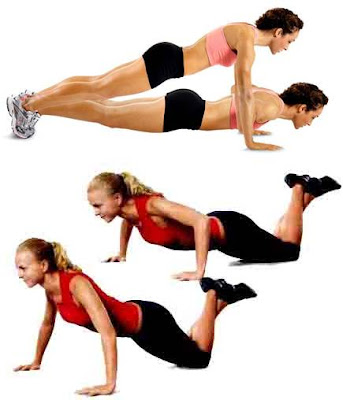 Mujer flexiones brazo rutina entrenamiento