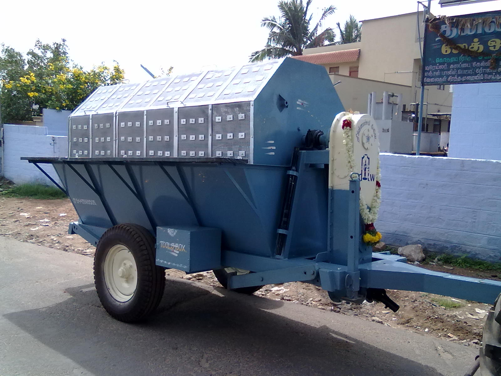 TRACTOR CAGE WHEEL TURMERIC POLISHER MACHINE