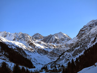Beim Abmarsch in Mandarfen grüßt der Linke Fernerkogel