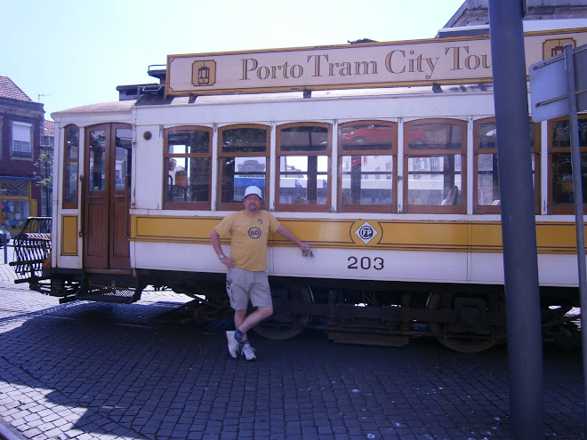 El Presidente next to an Oporto tram.