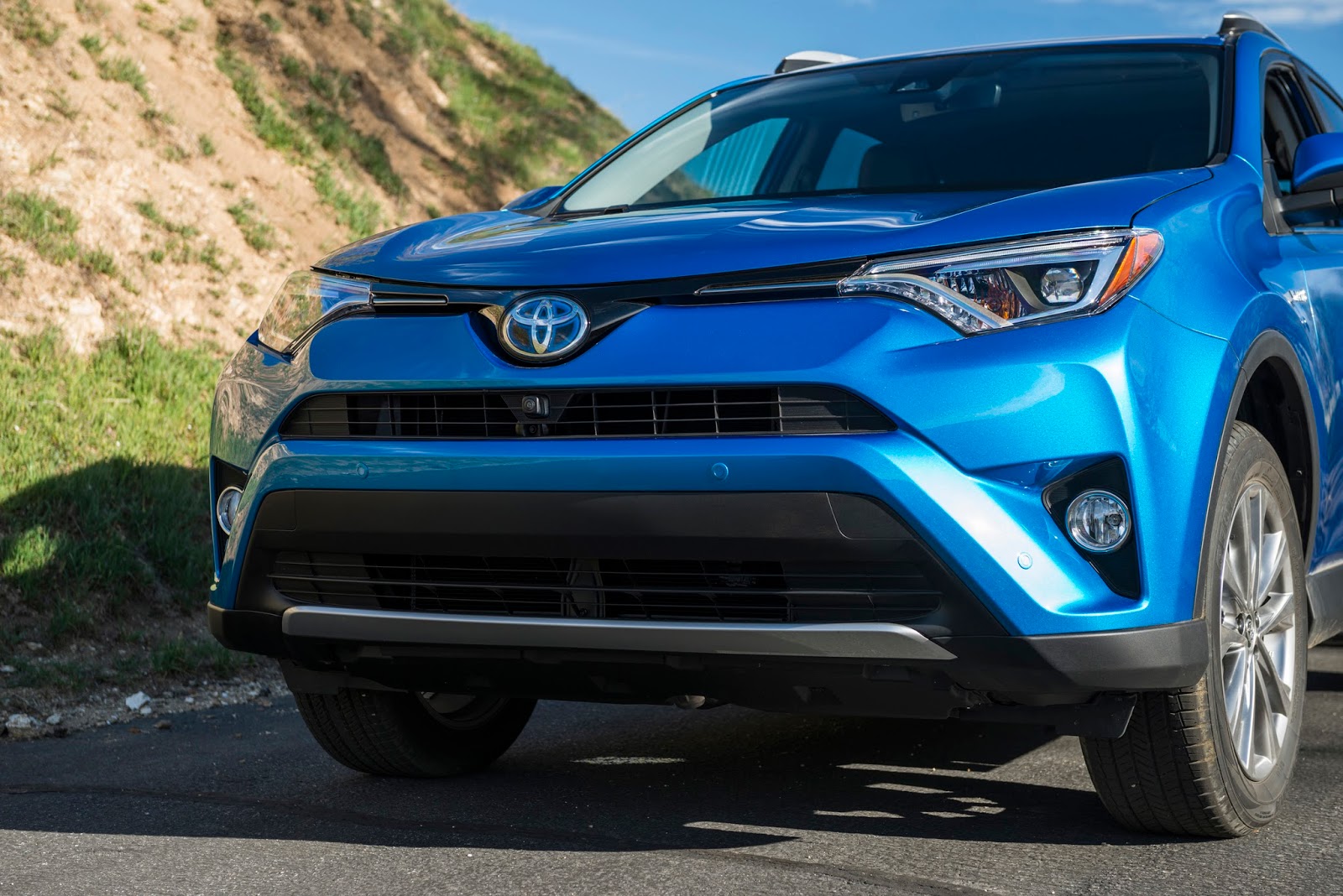 Johnstons Toyota: Electrifying Development: Refreshed 2016 RAV4 Line