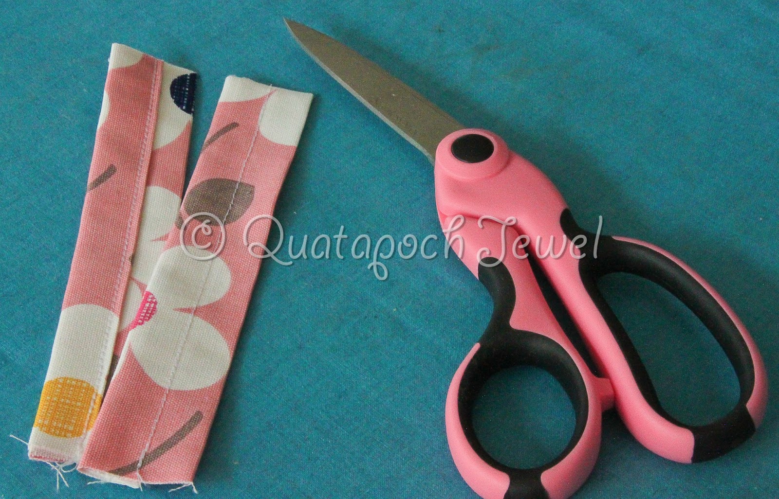 Threads and Pencils: Drawstring Bag and Grommet Tutorial