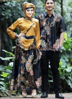 Desain baju pasangan muslim kombinasi hijab dan batik Desain baju pasangan muslim kombinasi hijab dan batik