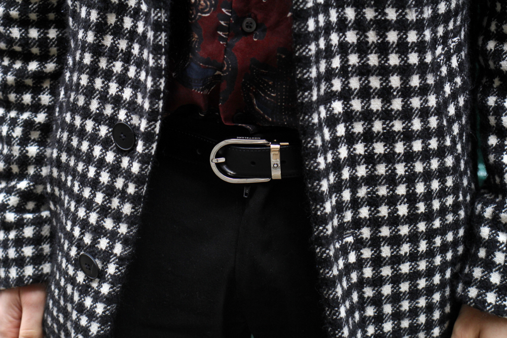 BLOG-MODE-HOMME-style-masculin-preppy-elegant-manteau-long-pied-de-coq-agnesb-chemise-soie-dries-van-noten-cetinure-montblanc-cuir-chaussettes-royalties-bagues-bijoux-collier-thomas-sabo-argent-massif-t-shirt-blogueur-paris-bordeaux (2) johnny depp