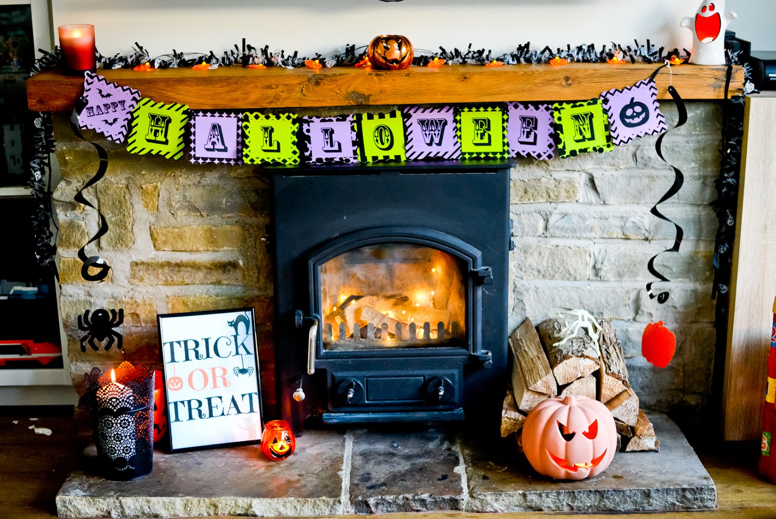 halloween home decor, halloween decor, halloween fireplace, halloween mantelpiece,