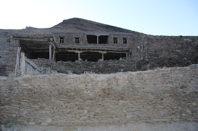 Ouzbékistan, Sentyab, maisons, pierres sèches, construction, © L. Gigout, 2012
