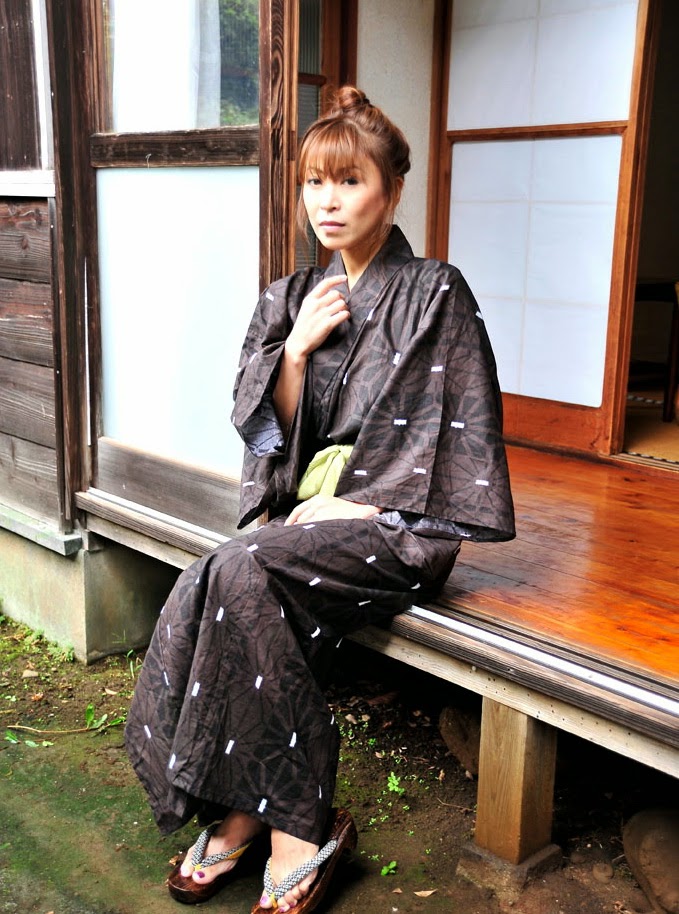 Car Modification: Jun Kusanagi 草凪純 showing her Body