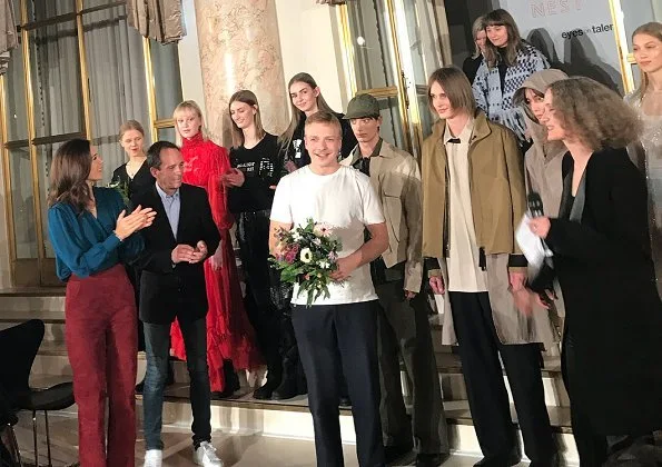 Crown princess Mary carried Carlend Copenhagen Vanessa Croco Nature Clutch. Princess attend Copenhagen Fashion Week 2018 dinner at City Hall