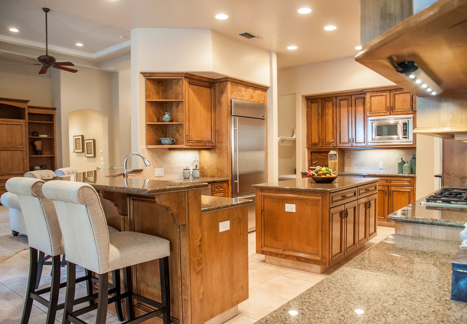 Visalia Homes by JILLIAN BOS JUST LISTED! 5227 Lakewood Drive in