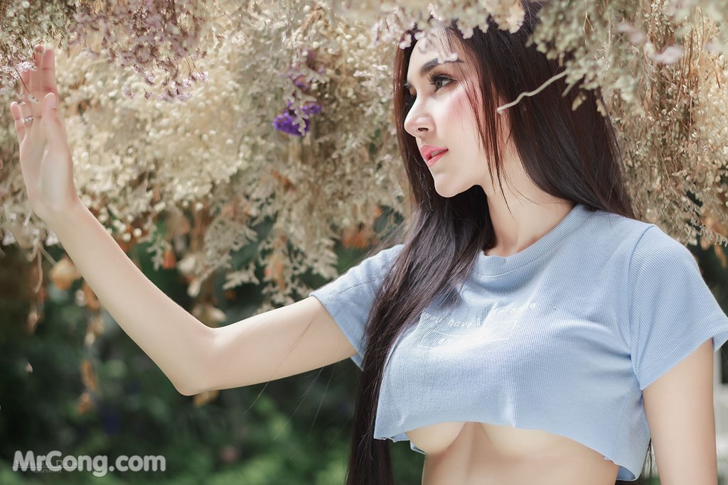 Beautiful Kamonpat Rakthai indifferently shows off a sexy chest (21 pictures)
