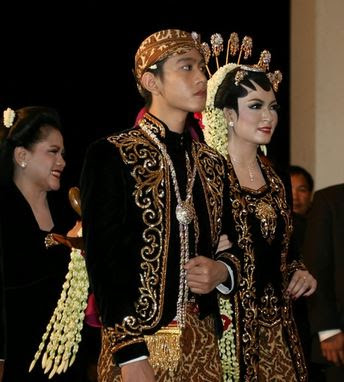 25+ Model Kebaya Jawa Klasik Desain Modern Terbaru 2018, KEREN