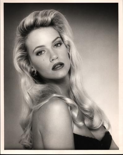 American Glamour Model and Actress Barbara Moore Gallery.
