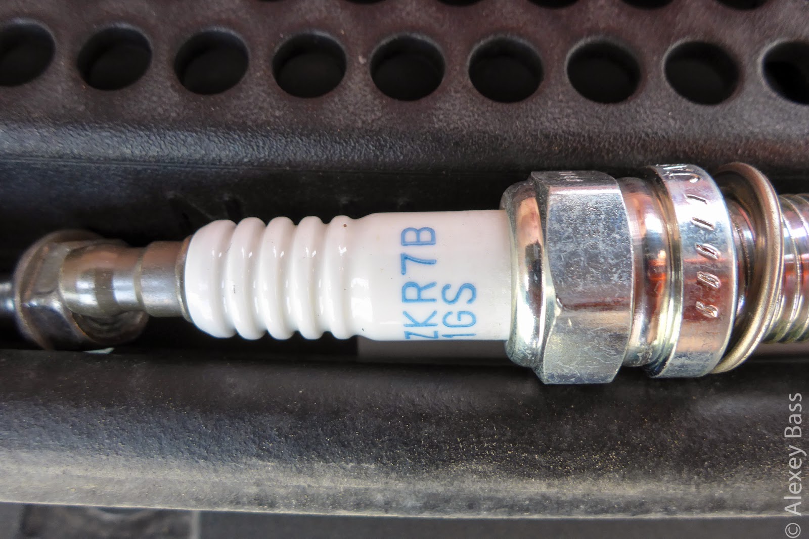 New Honda Civic Hatchback Mk9 2013: Engine and Spark Plugs Inspection