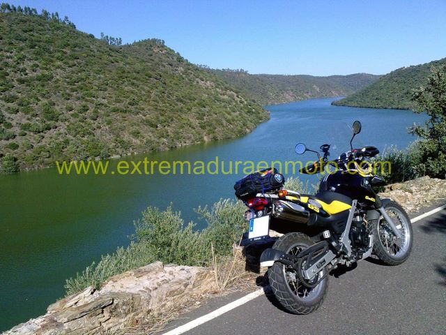 Revisión Remo Víspera de Todos los Santos 10 lugares para visitar Extremadura en moto.