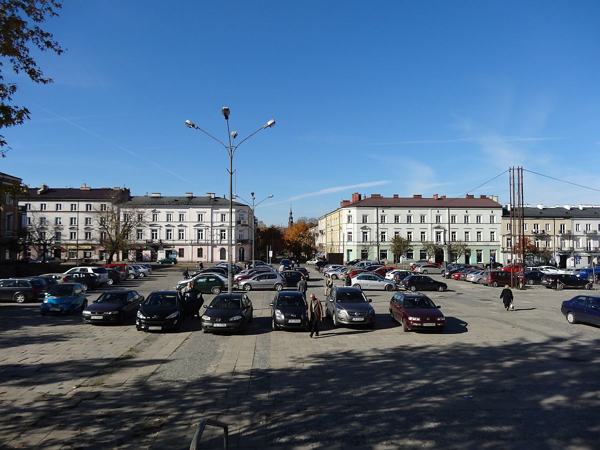 Rynek To Miejsce Na Którym Spotykają Się Drugi kielecki Rynek to miejsce w którym zatrzymał się czas.