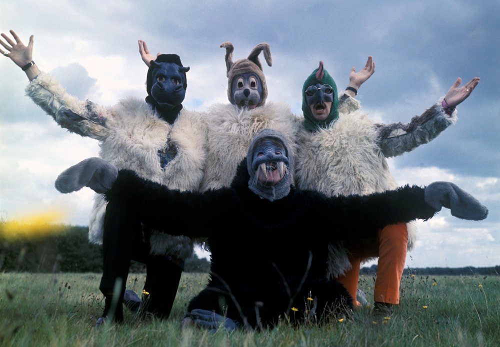 I am the eggman. Yo soy el hombre huevo