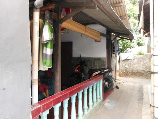 Rumah di gang pagar besi Rumah di gang pagar besi