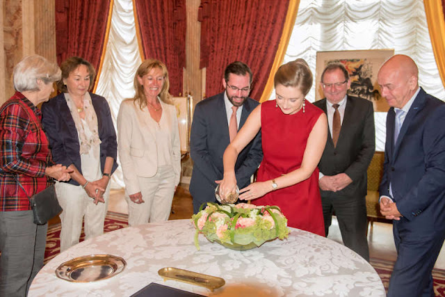 Наследная Великая герцогиня Стефания окрестила новый сорт розы: ru ...