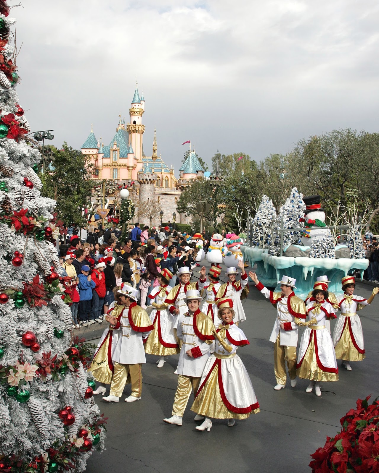 Disney Avenue: A Musical History of Christmas Parades in Disneyland