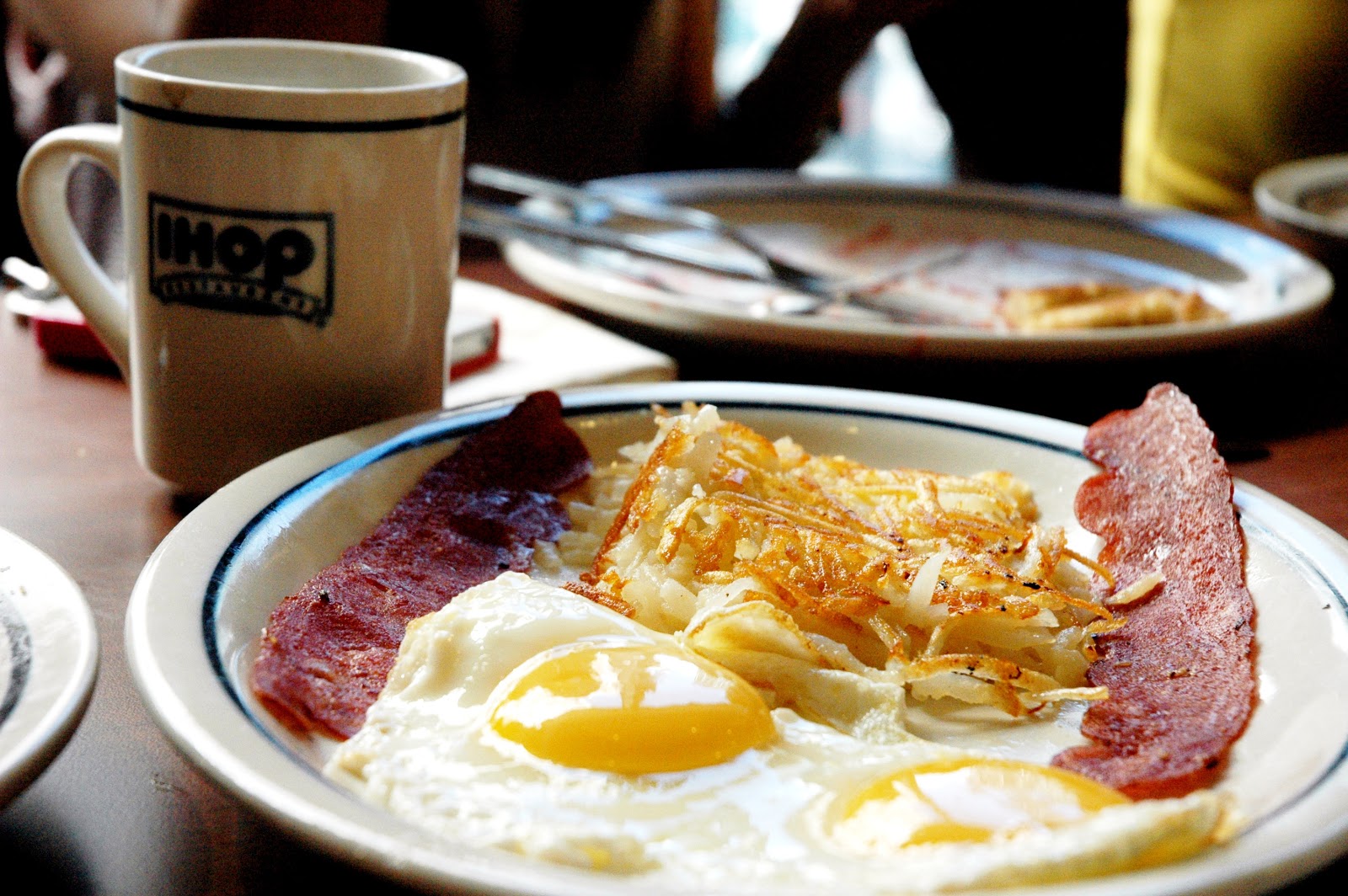 DUDE FOR FOOD Food News IHOP, Now Spreading Happiness at The Fort