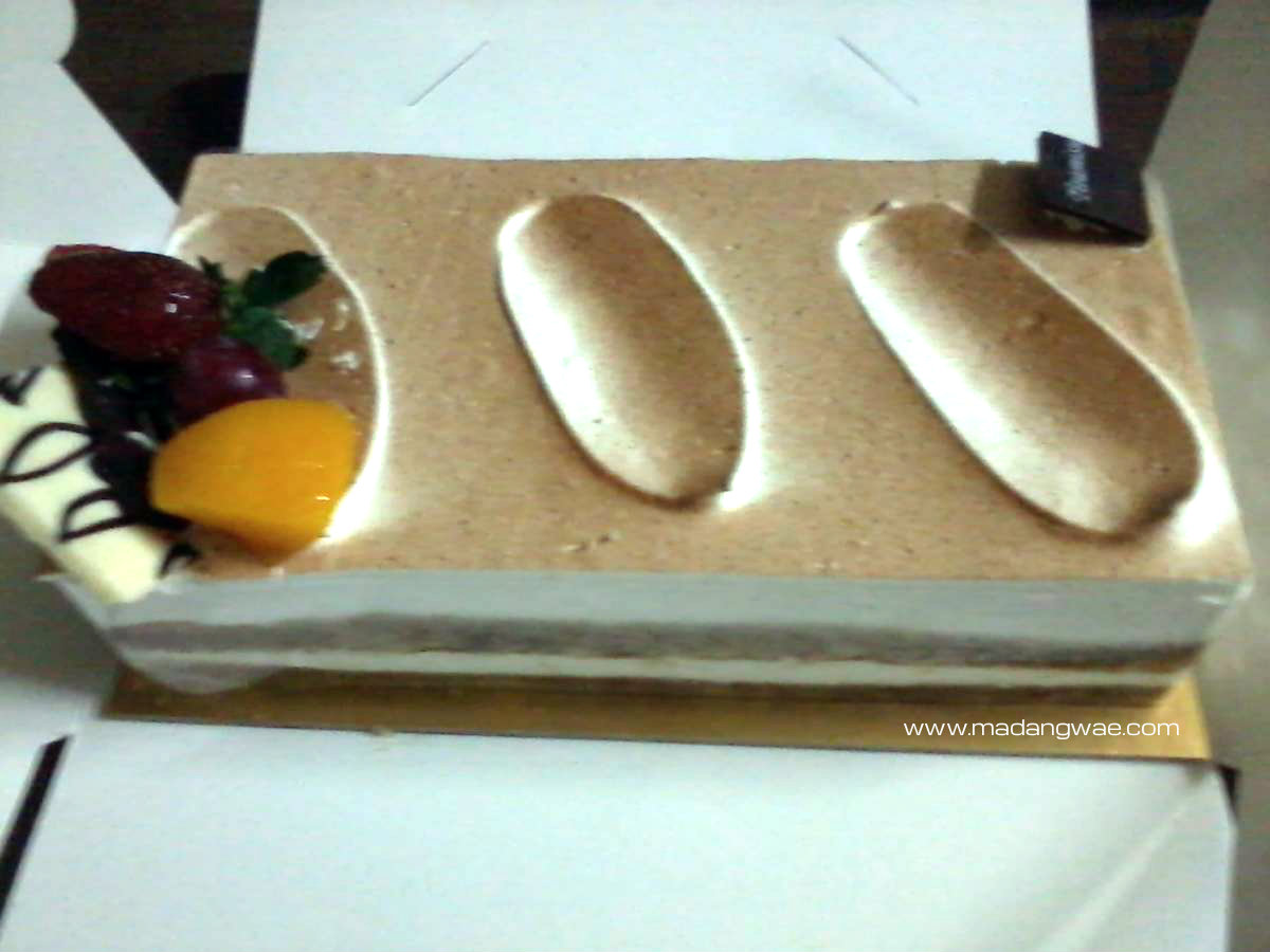 Mencoba Tiramisu dari Breadtalk