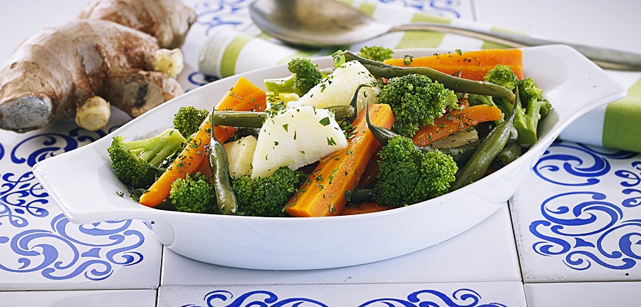 Receitas: Cação Poché e Legumes no Vapor