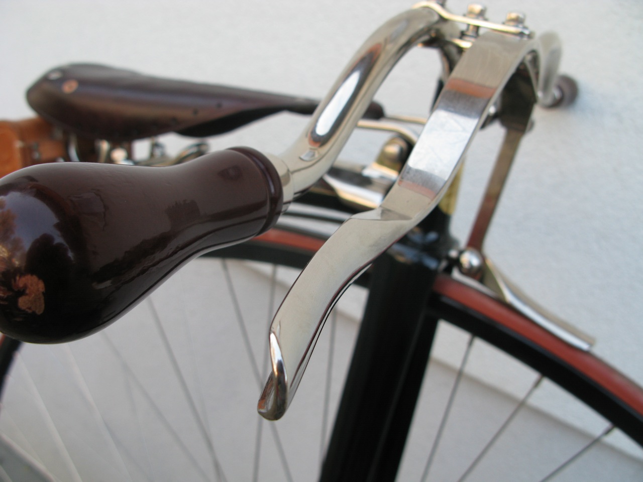 Frau am Steuer – Fahrrad Salon Frau am Steuer – Fahrrad Salon