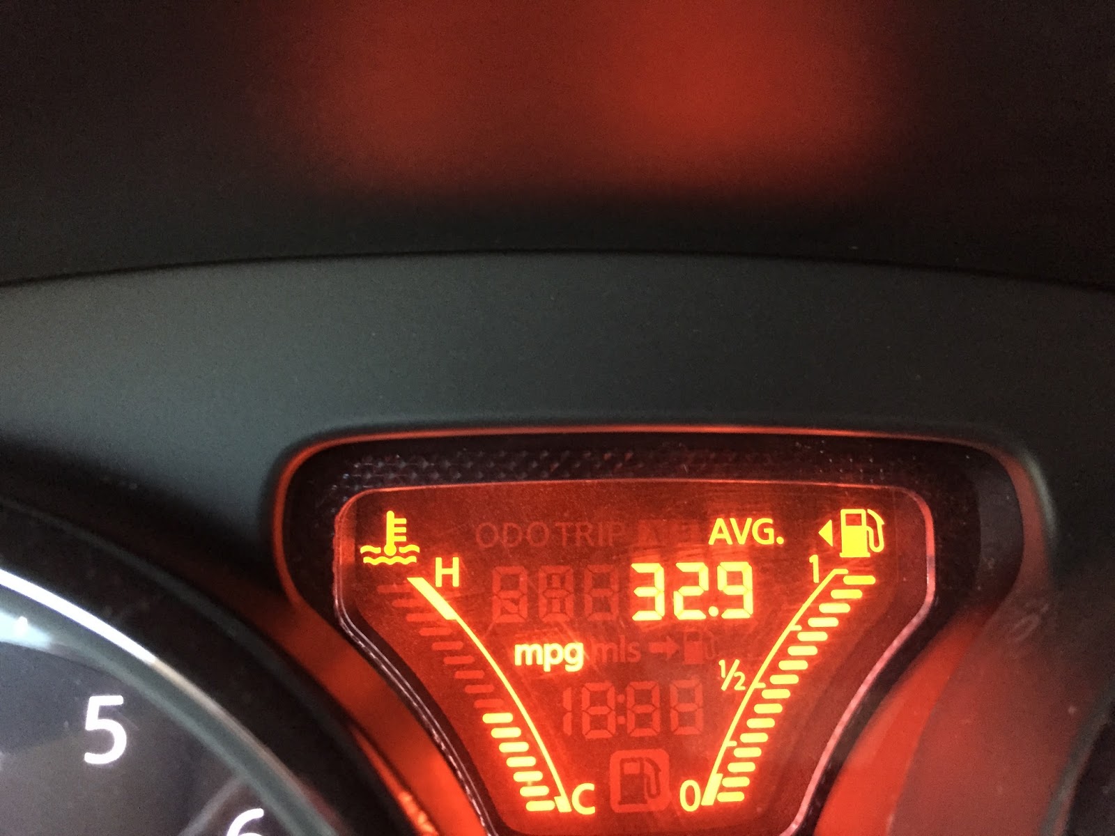 Mileage Report: 2014 Nissan Versa SV getting 32.9 avg mpg with 11771