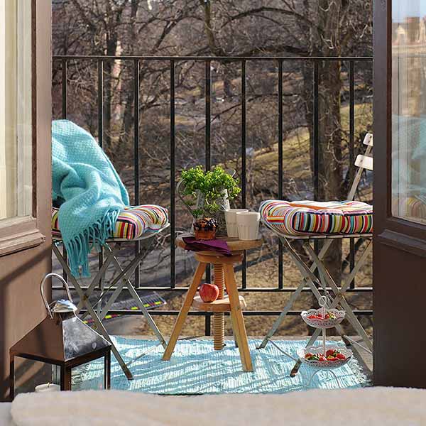 25+ Brilliant Ways To Brighten Up A Small Balcony - Easy And ...