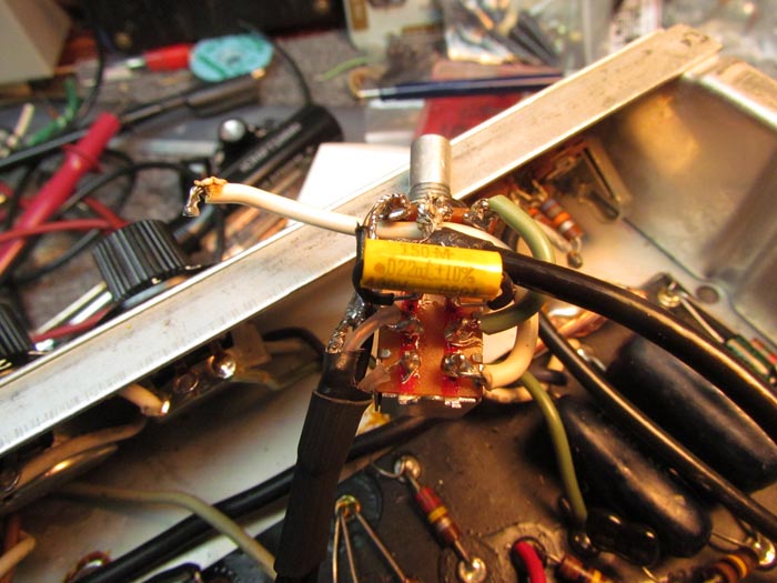 Tone Control Bypass Mod For Vibro Champ Amp Crawls Backward (When Alarmed)