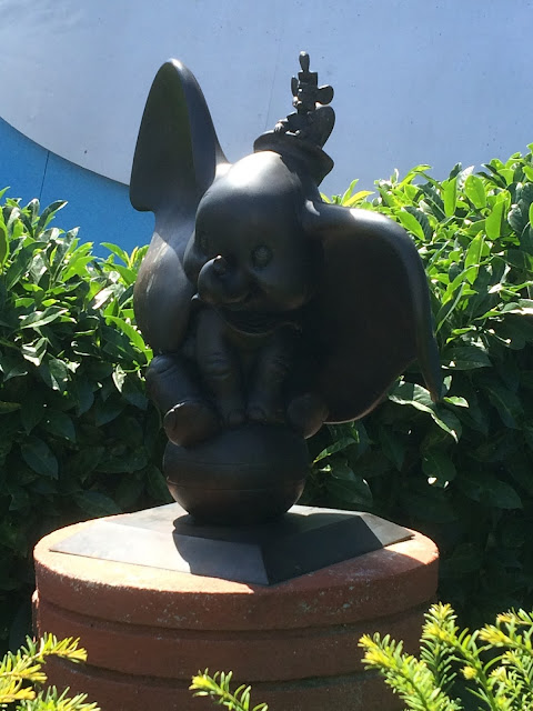 Dumbo statue, Disneyland Paris