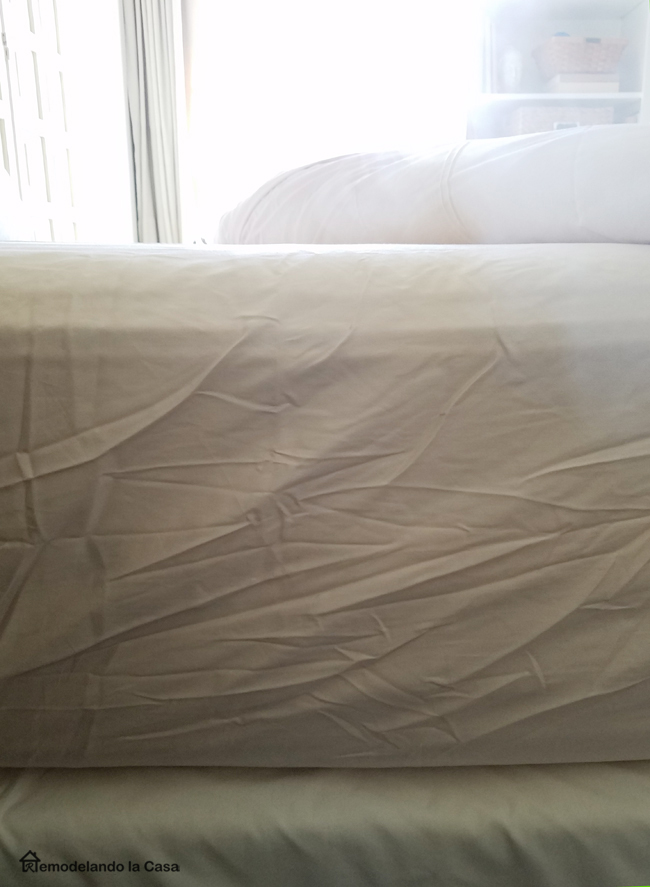 Getting Wrinkles Out of Linens Remodelando la Casa