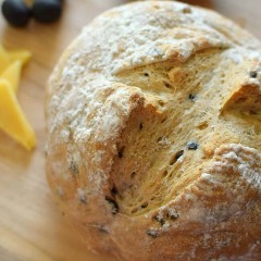Receta para preparar pan rústico de aceitunas y romero