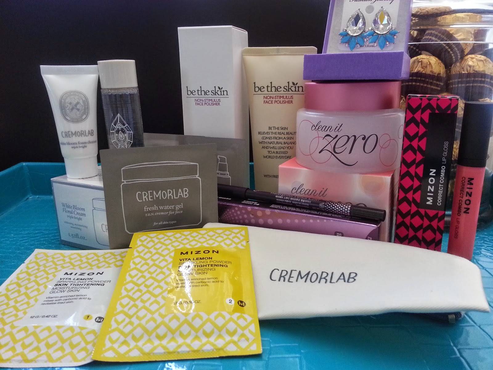 all the products in the Seoulcialite box