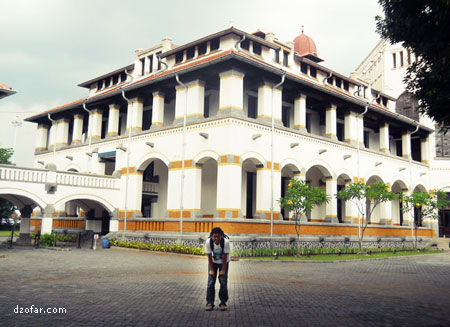 Foto di depan museum Lawang Sewu