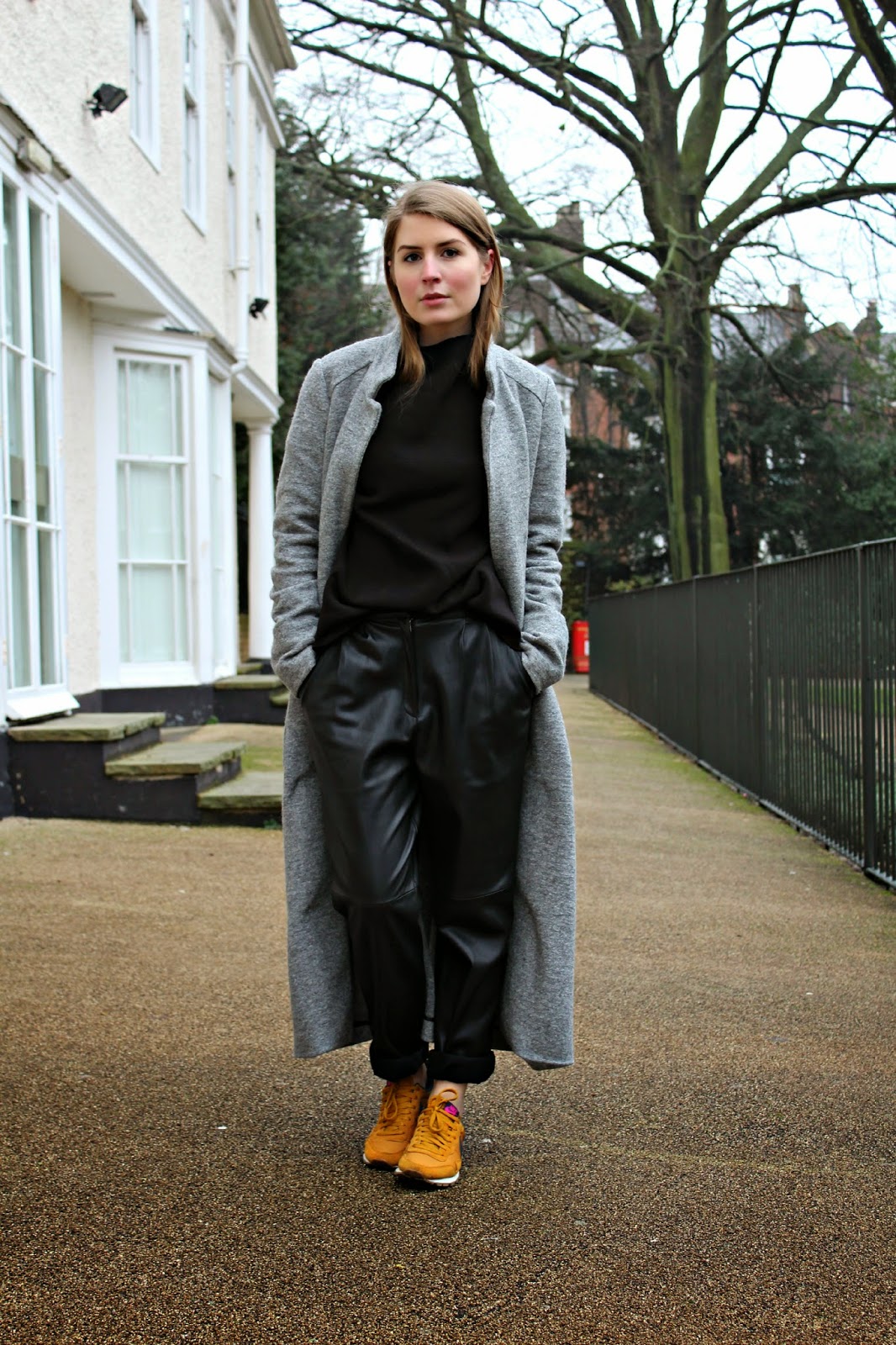 Outfit: oversized leather trousers with nikes | Style Trunk