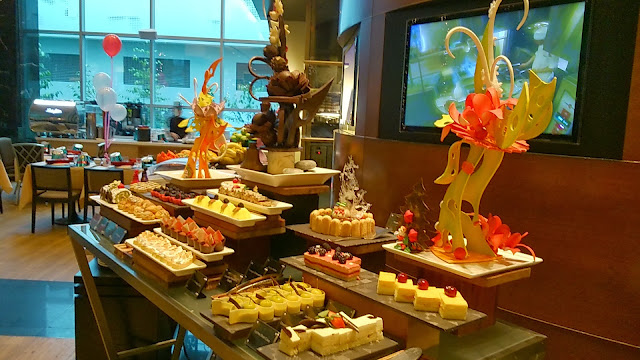 SuMMeR LoVes To Eat! Singapore Food Blog: New Year Eve Dinner Buffet at 10@Claymore (Pan Pacific