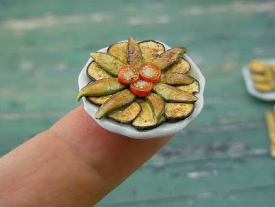 15 Miniatur Makanan Unik Karya Shay Aaron