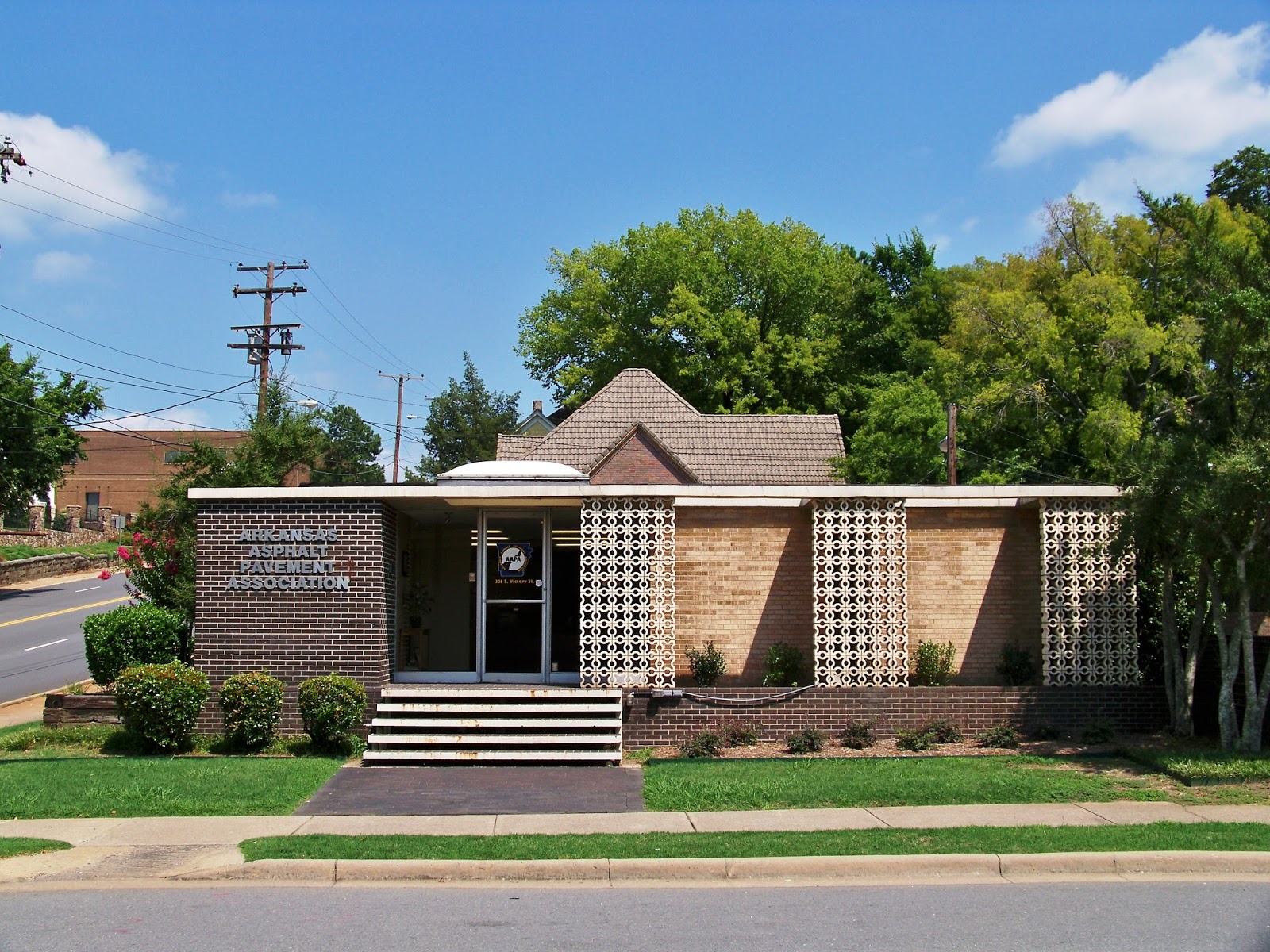 Modern Arkansas "She's a Brick House"