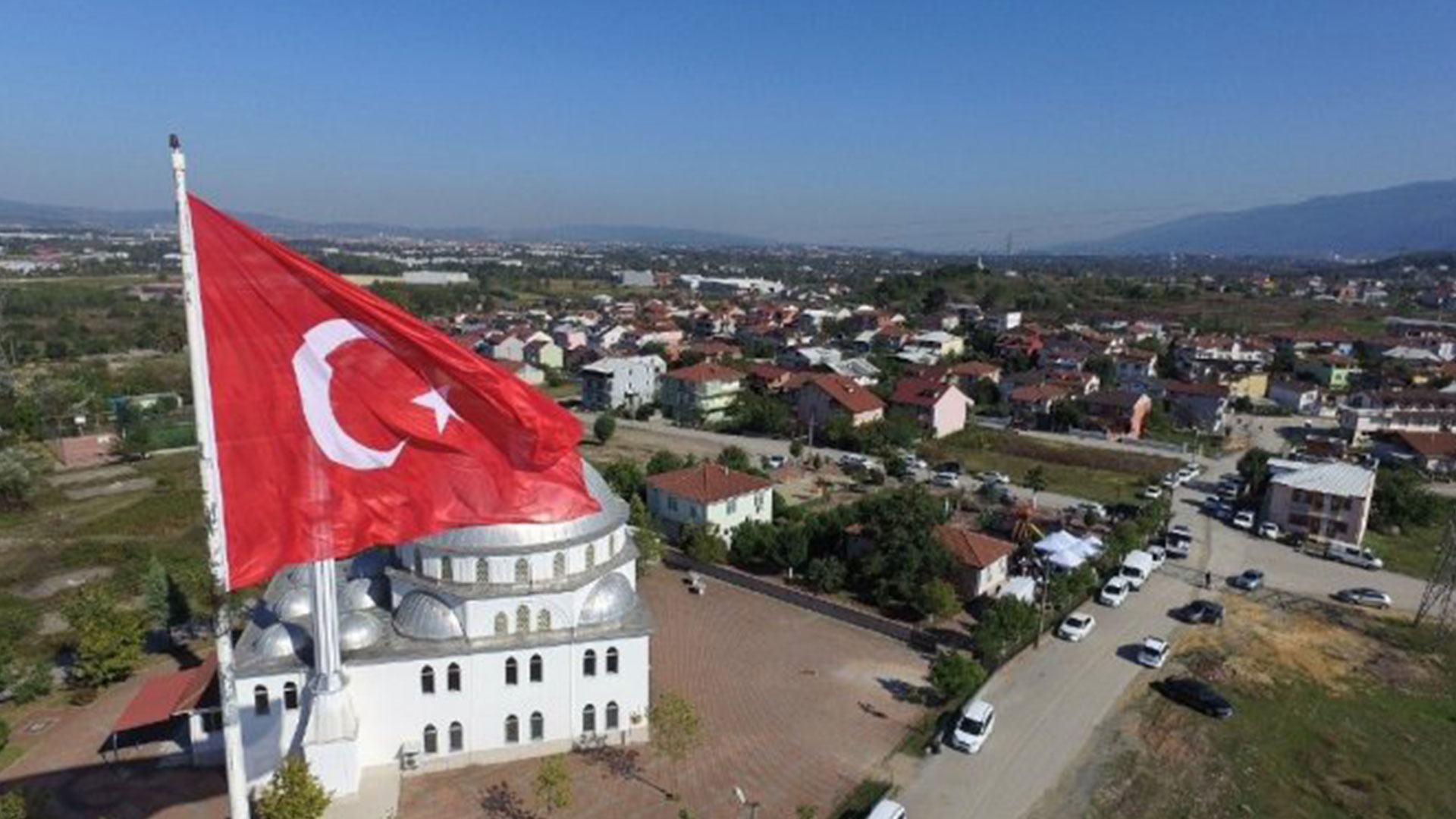 en guzel turk bayrakli manzarali camiler 12