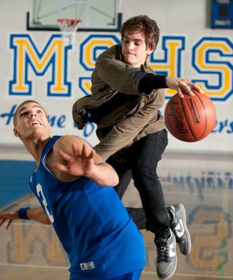 http://4.bp.blogspot.com/-595YjJEL5xY/Ty7KRQiCh9I/AAAAAAAAD0A/9w-zbrZ0RNQ/s1600/amazing-spider-man-chris-zylka-andrew-garfield.jpg